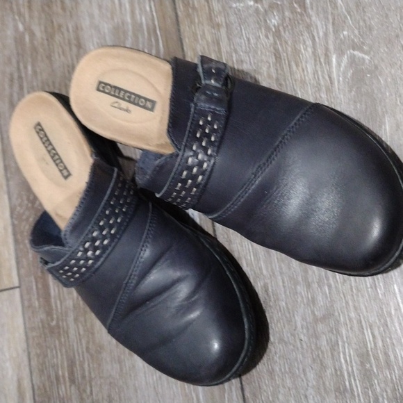 Clarks Collection dark blue leather mules. Size 8 - Picture 9 of 10
